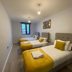 Zen Quality Flats: Cozy Heathrow Hounslow