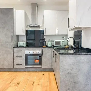 Heathrow Airport By Elegance Living Hounslow