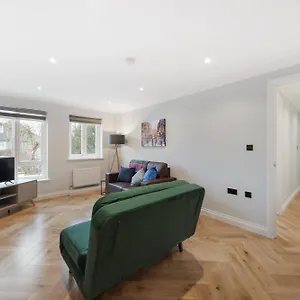 Spacious Stunning Flat Near Heathrow And London Hounslow