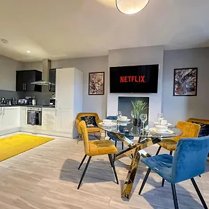 Luxury Boutique Block Free Street Parking Hounslow